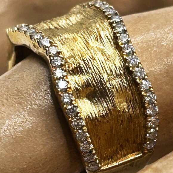 NEW Gold Vermeil Band Ring Edged in Moissanite! Size 5 - Picture 2 of 3